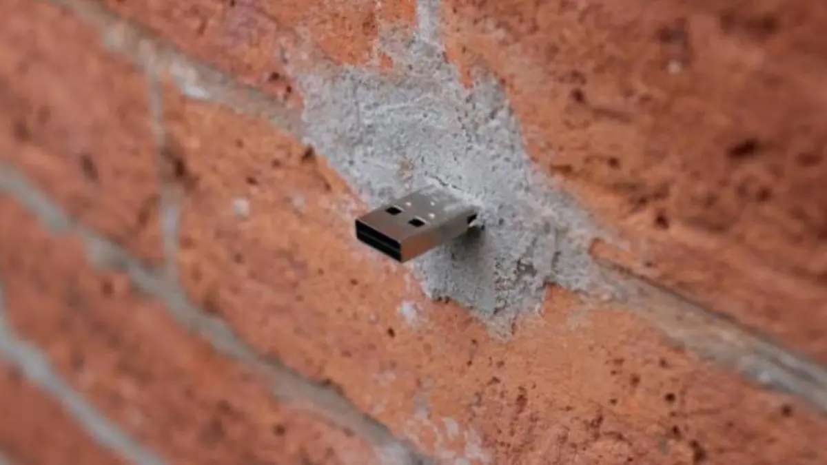 USB's incrustadas en muros, el proyecto Dead Drops y su impacto global